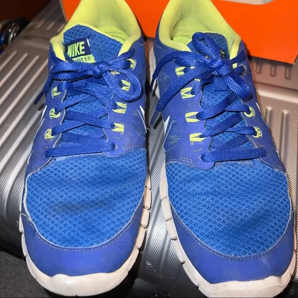 Nike Free Running Shoes - Picture 4 of 6